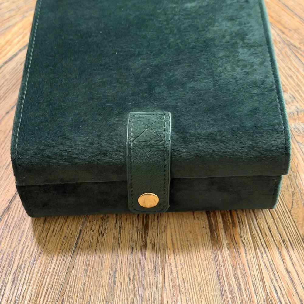 Taylor Madison jewelry keeper travel case Emerald green velvet jewelry box